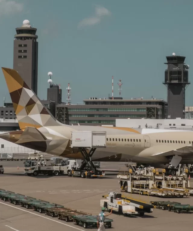 Etihad airways Boeing 787 at airport